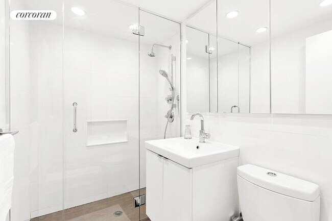 Foto del edificio - 301 E 66th St