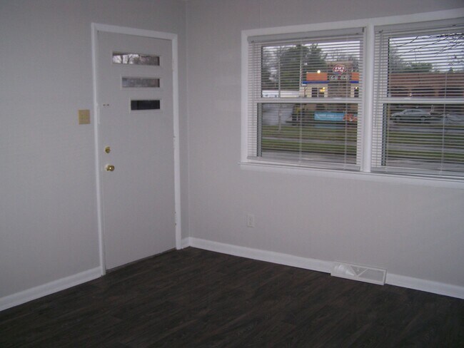 Living Room - 3510 Lansdowne Dr