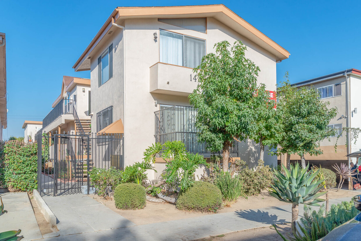 Foto principal - 1439 S Point View Street