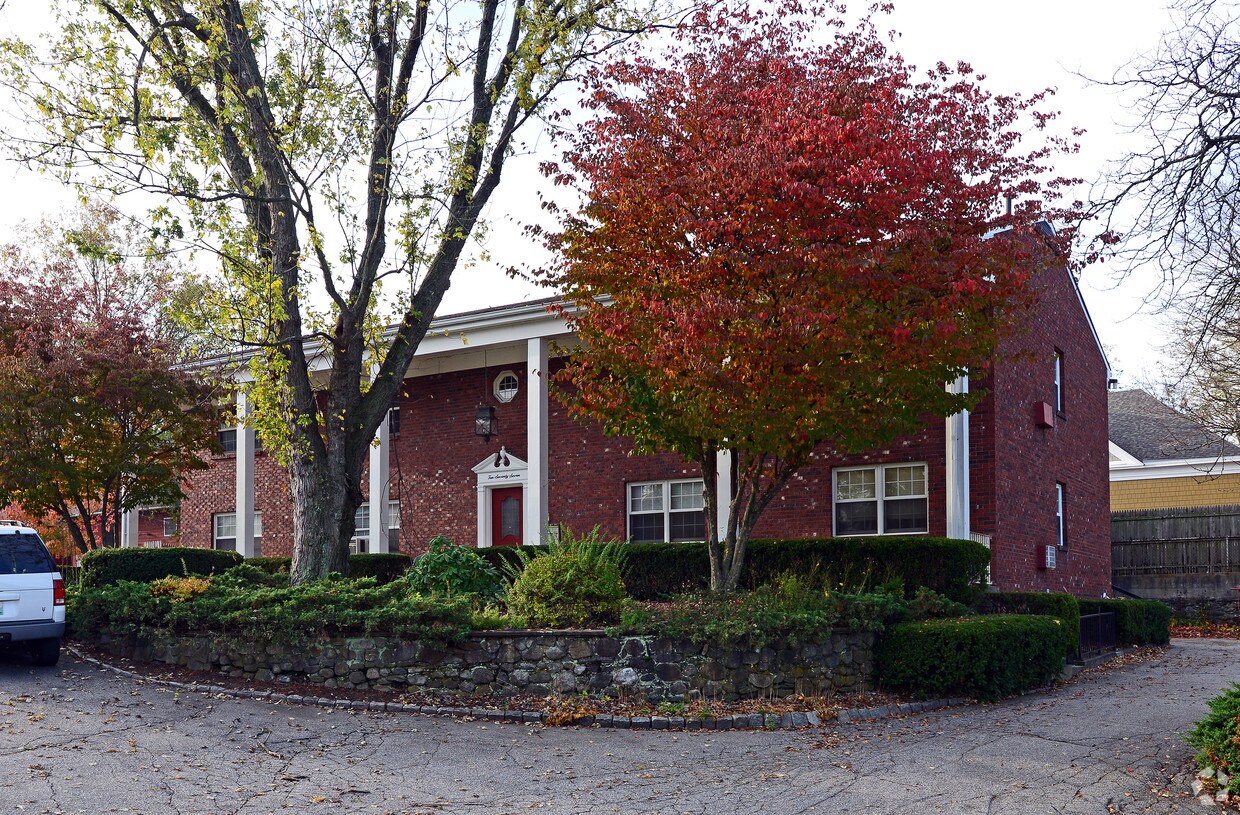 Building Photo - 1077 Pontiac Ave