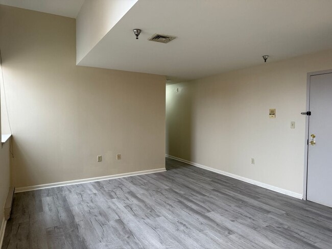 Building Photo - 149 Wilson St