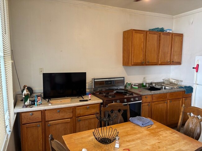 Building Photo - 3053 N Elbridge Ave