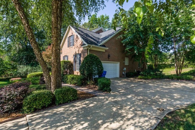 Building Photo - 7000 Weddington Brook Dr