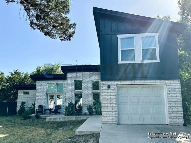 Building Photo - 11106 Lakeside Dr