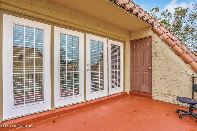 Building Photo - 6646 La Mirada Dr E