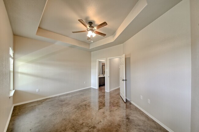 Foto del edificio - GORGEOUS 3 BEDROOM DUPLEX LOCATED IN BUDA, TEXAS!