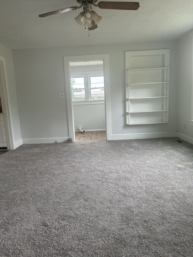 Building Photo - Charming 2-Bedroom Oasis with Full Bath in Pelzer's Heart!