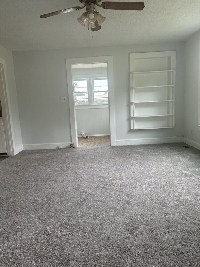 Foto del edificio - Charming 2-Bedroom Oasis with Full Bath in Pelzer's Heart!