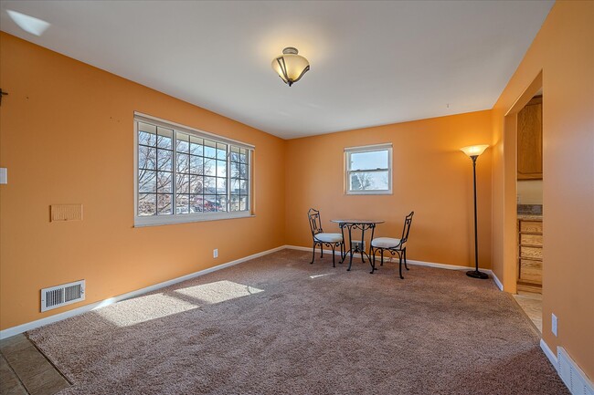 Living/dining room - 2040 E 114th Pl