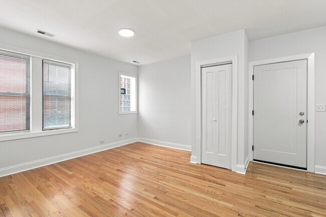 Foto del edificio - 3731 N Elston Ave