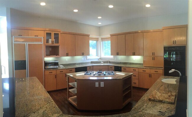 Building Photo - COMING SOON!! Executive home with in groun...
