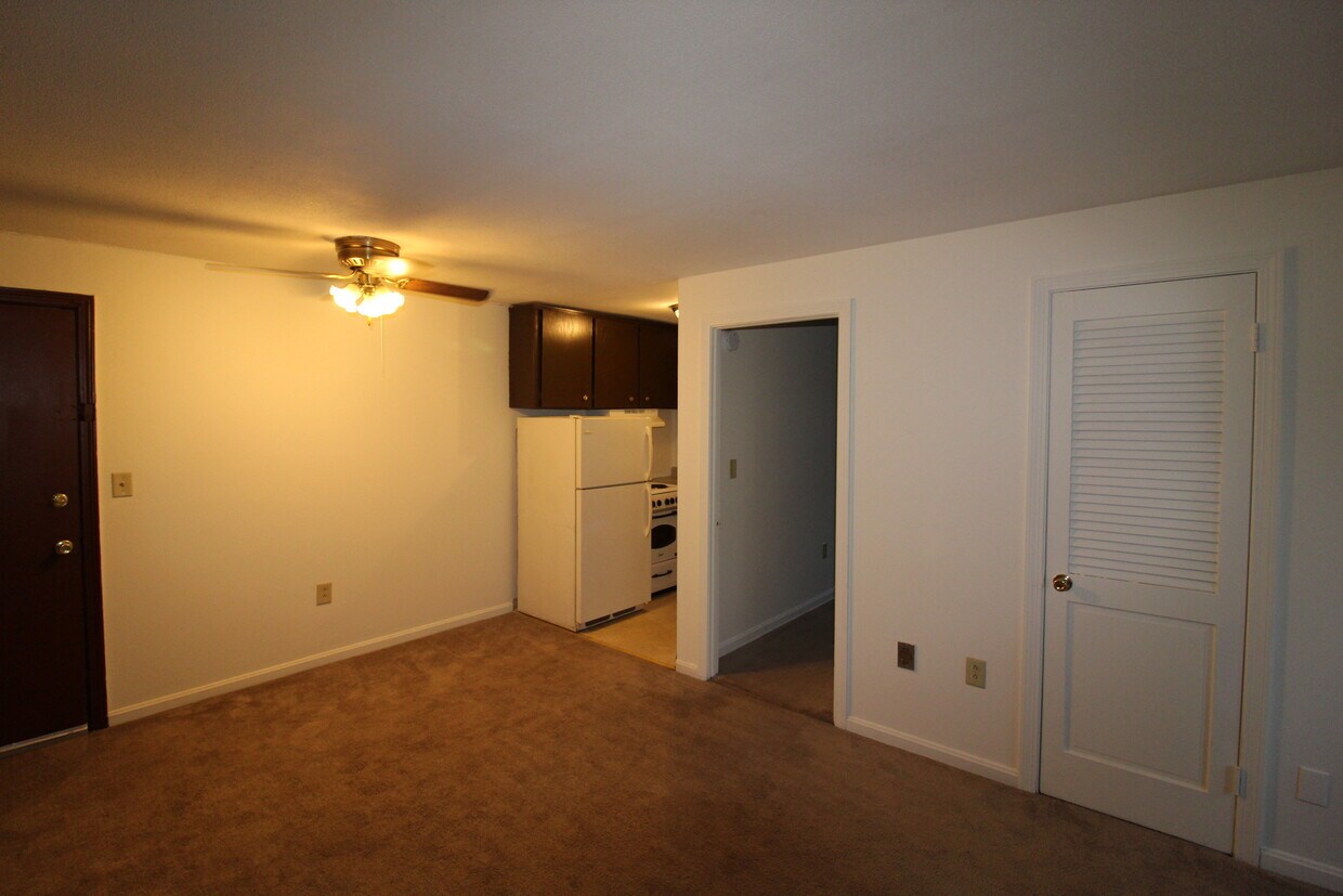 35 Deerfield Ct Unit M, East Hartford, CT 06108 Apartments in East