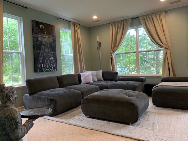 Sala de estar - 210 Cassidy Ln