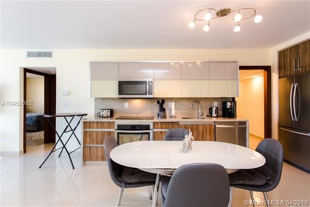 Building Photo - 4001 S Ocean Dr