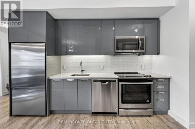 Building Photo - 333 Sea Ray Ave