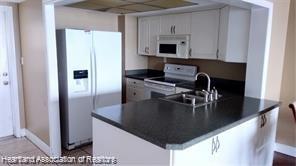 Building Photo - 2131 Lakeview Dr