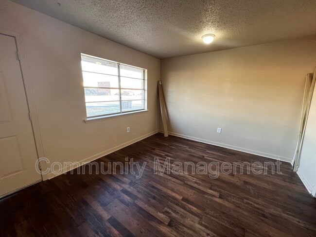 Building Photo - 1529 N Marque Ann Dr