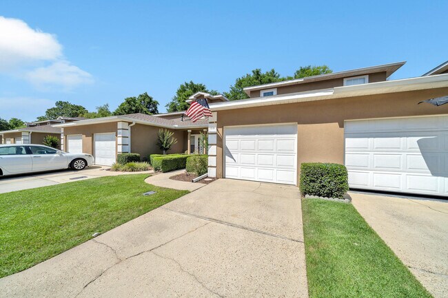Building Photo - 1331 Treasure Cove
