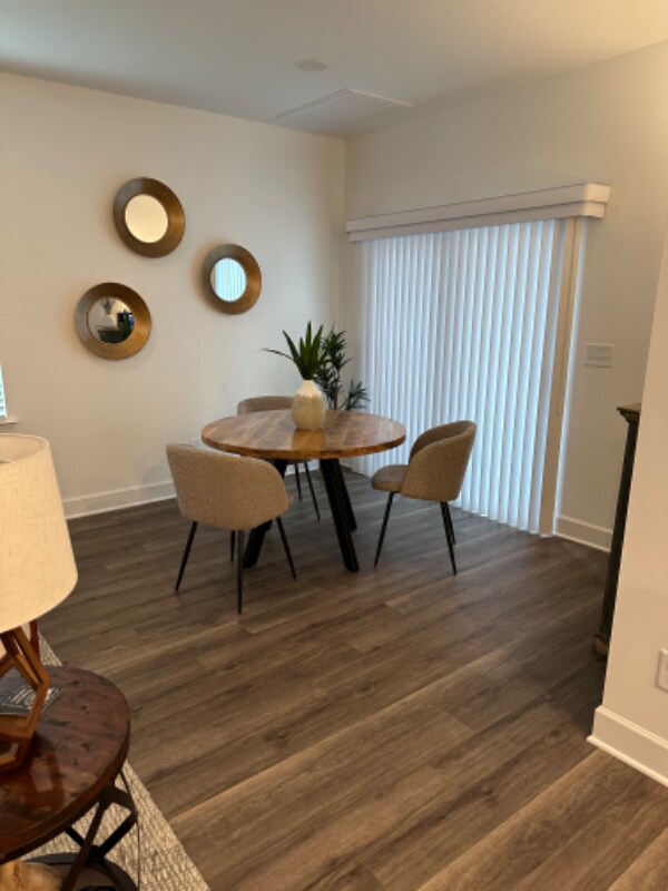 Foto del edificio - 2538 Elmcroft Ave