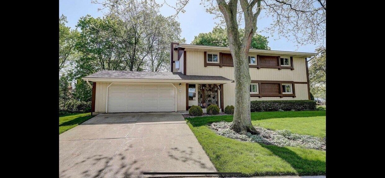 8622 S Glen Forest Ct, Oak Creek, WI 53154 Townhome Rentals in Oak