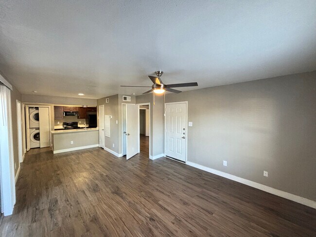 Foto del edificio - 1400 Clarewood Dr