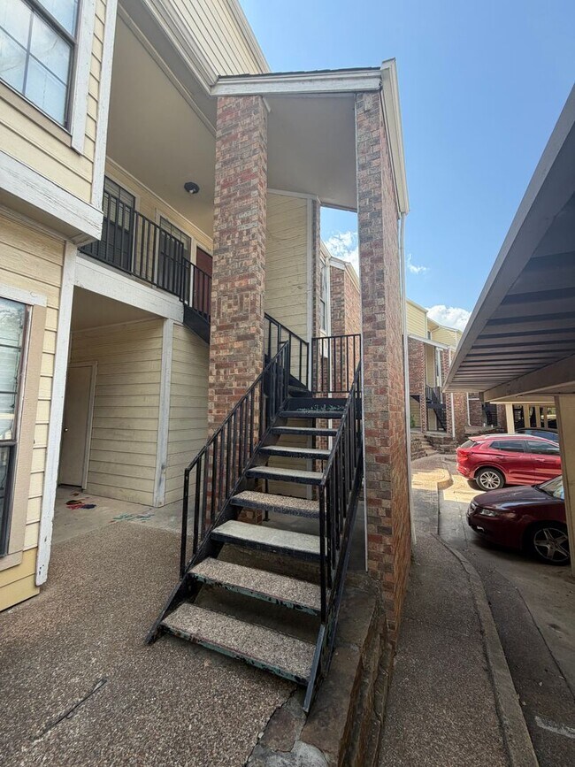 Foto del edificio - 9601 Forest Ln