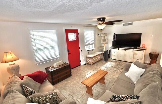 Foto del edificio - 3220 Rock Royal Dr