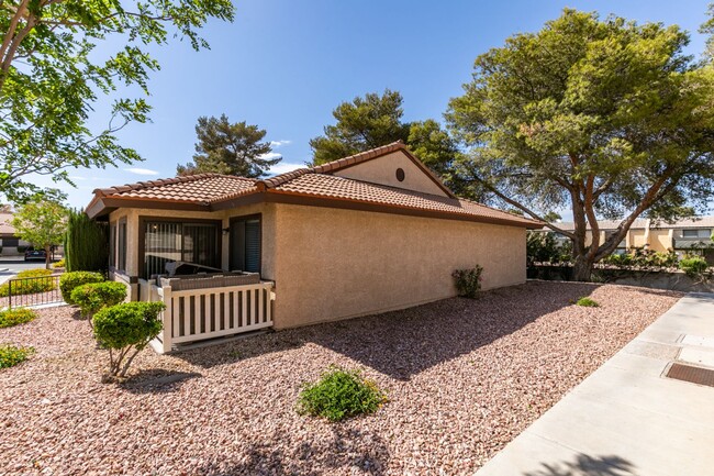 Building Photo - Cute and Cozy 2-bedroom 2-bathroom Townhom...