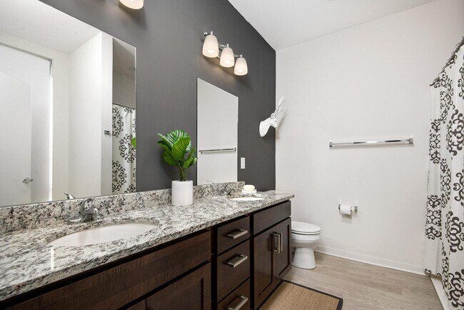 Foto del edificio - Emerald Row Apartments