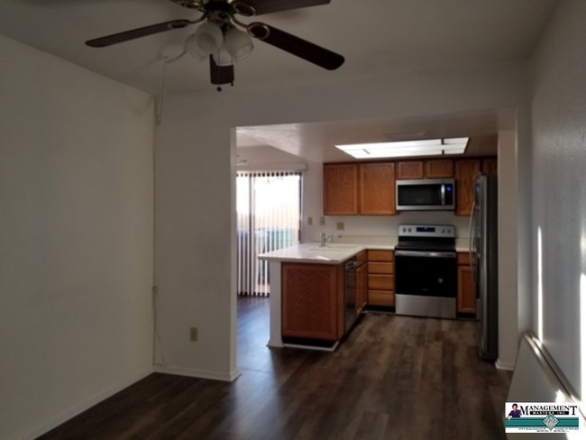 Building Photo - Great location next to Papago Buttes Park