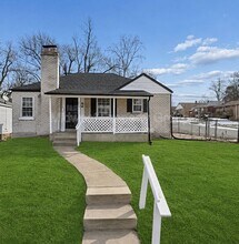 Building Photo - 222 Henquin Dr