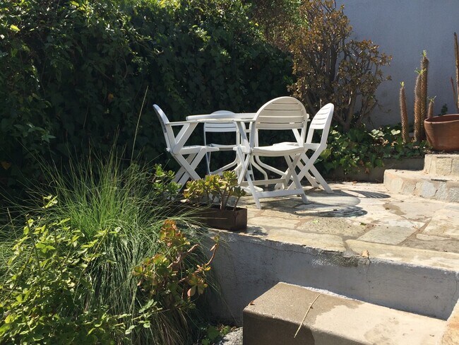 patio for your use - 3852 Clayton Ave