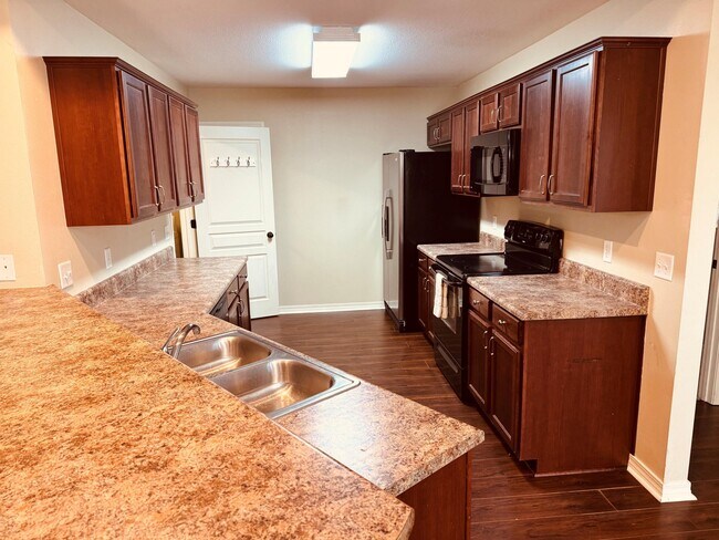 Foto del edificio - 594 Hunters Ridge Rd