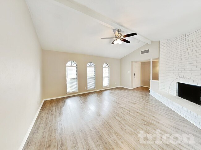 Foto del edificio - 7541 Christie Ln