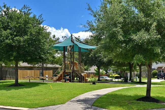 Foto del edificio - 2229 Maple Point Dr N