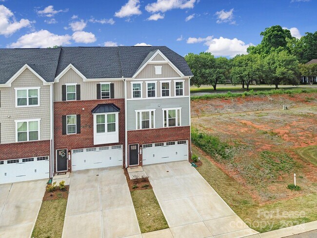 Foto del edificio - 2528 Grantham Place Dr