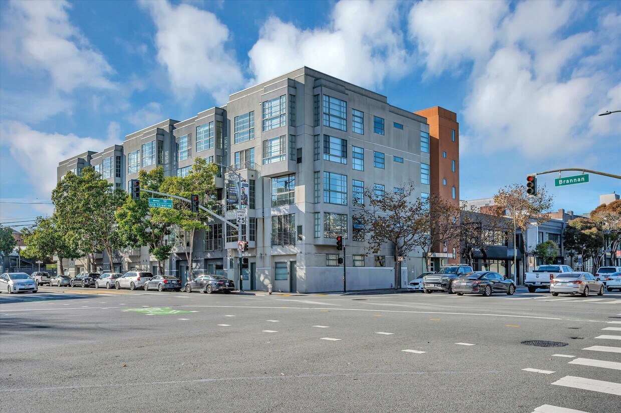 Building Photo - 590 6th St