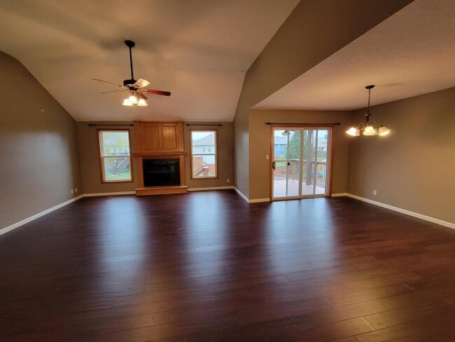 Building Photo - 2208 Thistle Cir