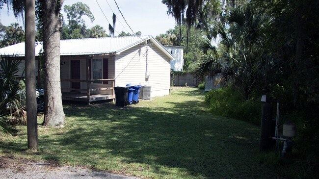 Building Photo - 675 Julia St