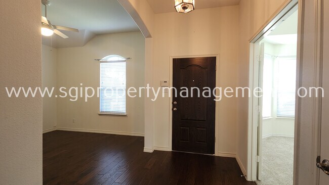 Foto del edificio - 1369 Crescent Cove Dr