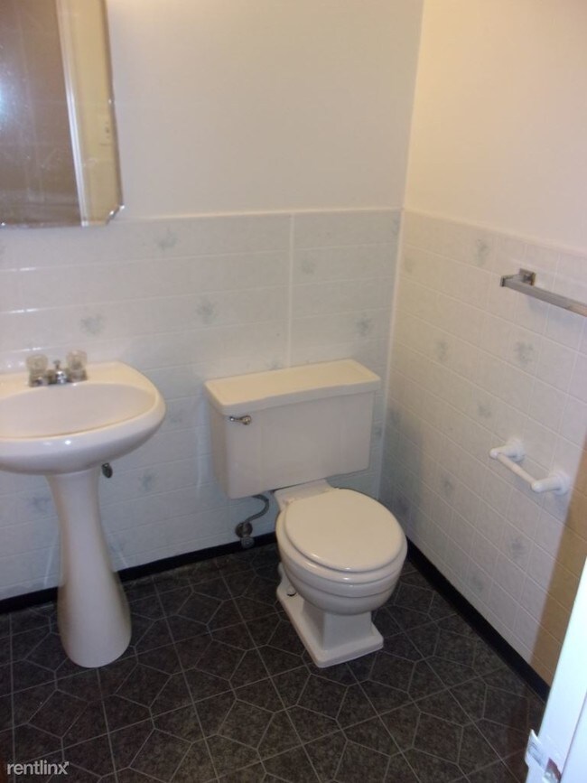Foto del edificio - 1 br, 1 bath  - 59 Grand Ave