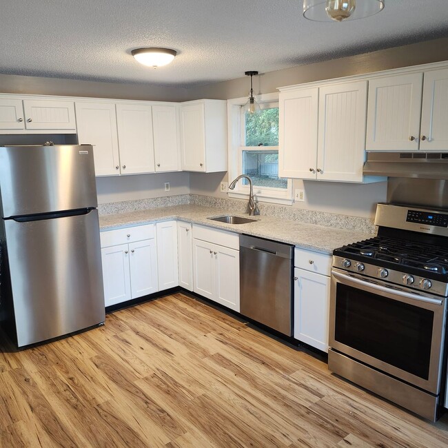 Building Photo - 6A Pine Grove Ave