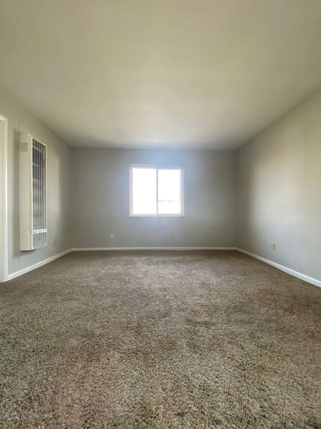 Building Photo - Charming 1Bed/1Bath Apartment with Washer/...