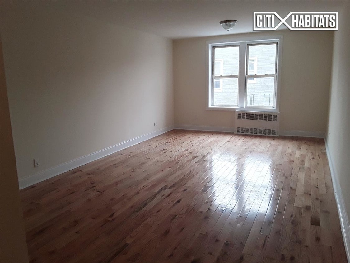 Primary Photo - 1441 Metropolitan Ave