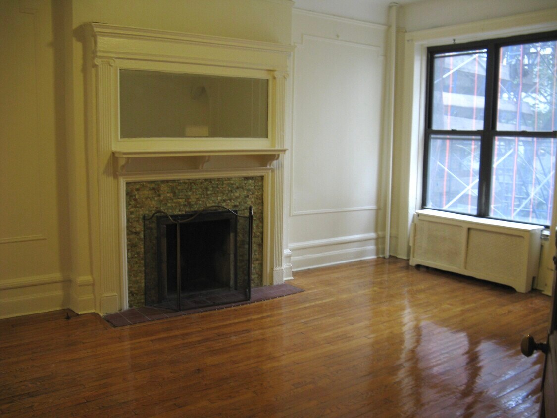 Primary Photo - 328 W 101st St