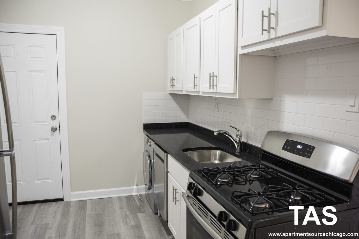 Photo - 648 West Roscoe St. Unit 2S