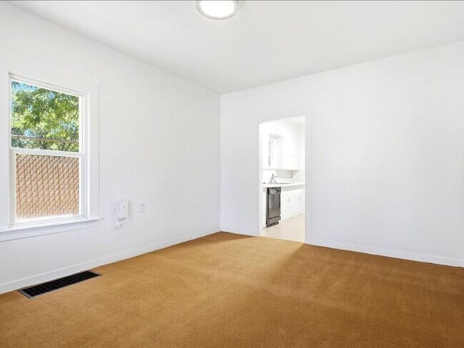 Foto del edificio - Poplar Grove 2 bedroom 1 bath, fenced