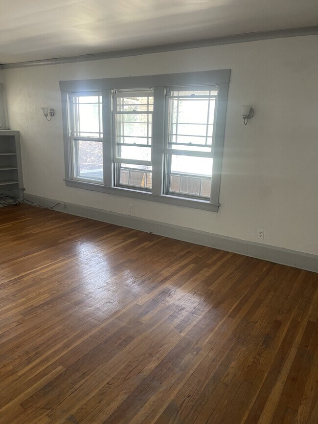 Foto del edificio - 1848 Cordova Ave