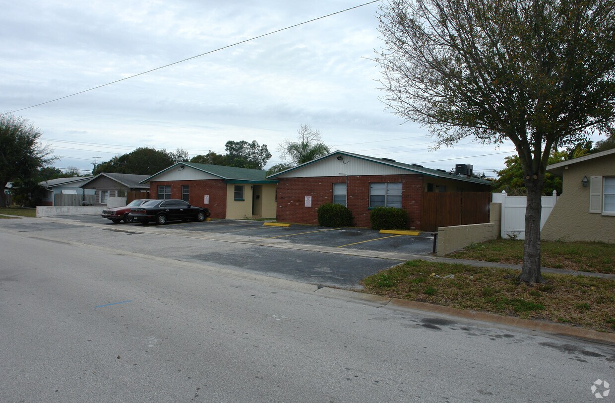 Foto principal - 619 90th Ave N