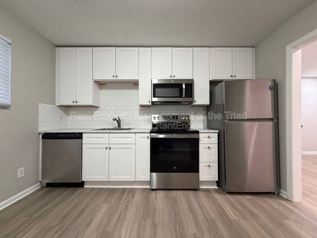 Building Photo - 603 S Main St